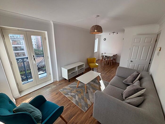 2 Bedroom Flat To Rent In Langtons Wharf, Leeds, LS2