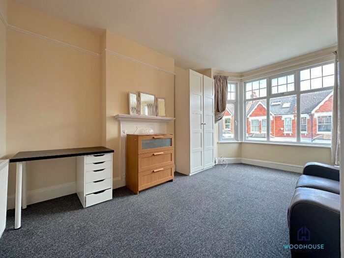 3 Bedroom Flat To Rent In Goodwyns Vale, London, N10