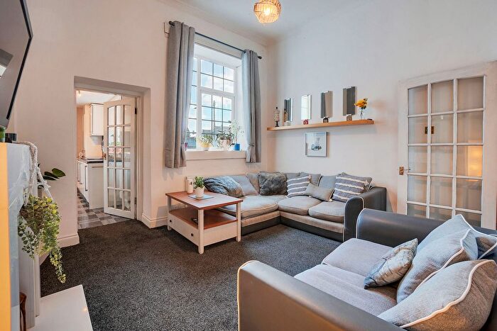 2 Bedroom Flat For Sale In Moss Road, Tillicoultry, FK13