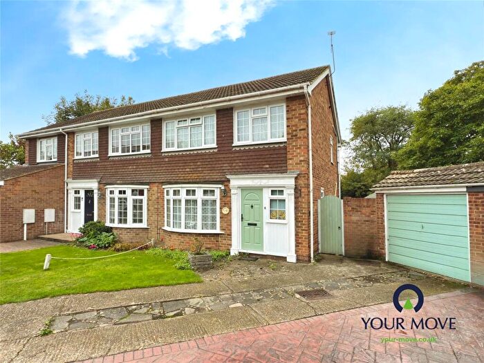3 Bedroom Semi-Detached House For Sale In Hildersham Close, Broadstairs, Kent, CT10