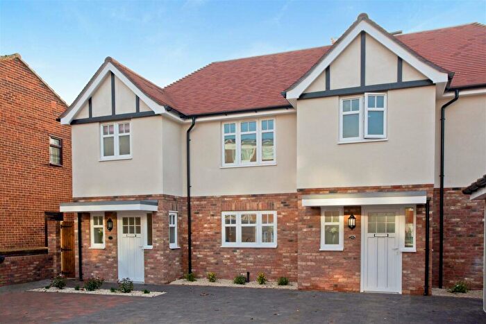 3 Bedroom Semi-Detached House To Rent In Davigdor Road, Hove, BN3