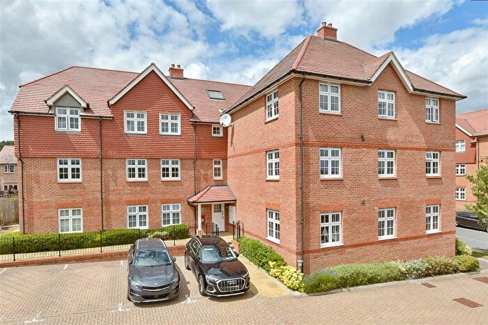 2 Bedroom Flat For Sale In Germander Avenue, Halling, Rochester, Kent, ME2