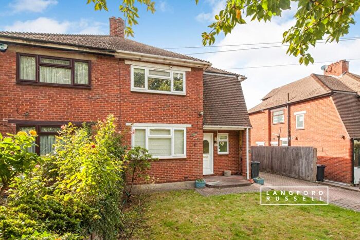 3 Bedroom Semi-Detached House To Rent In Bridle Road Croydon, CR0