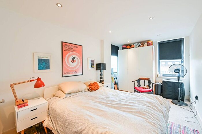 1 Bedroom Flat To Rent In Fairfield Road, Bow, London, E3