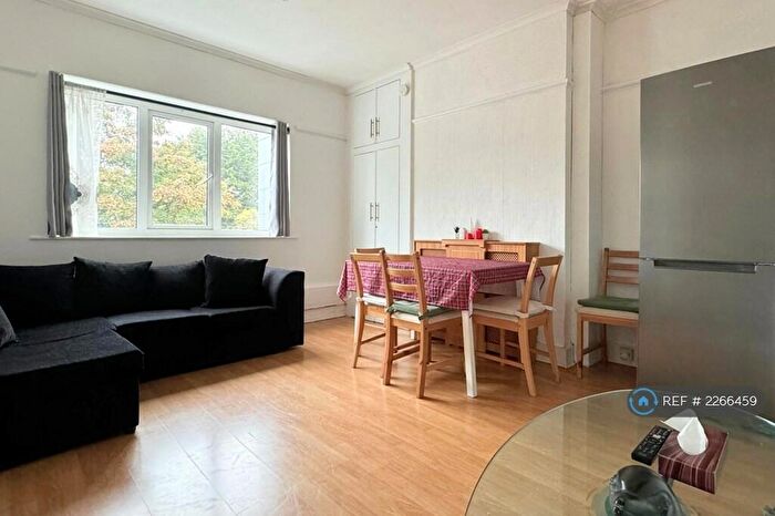 4 Bedroom Maisonette To Rent In Newmarket Green, London, SE9