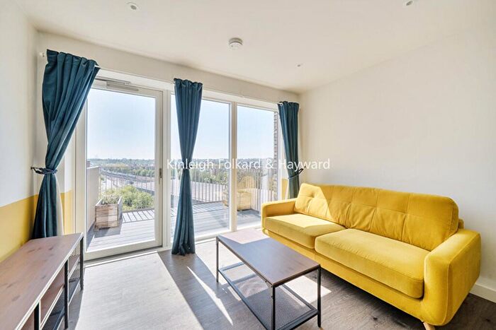 2 Bedroom Flat To Rent In Mary Neuner Road, Crouch End, London, N8