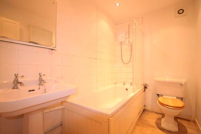 1 Bedroom Flat To Rent In Tramway Avenue, London N9