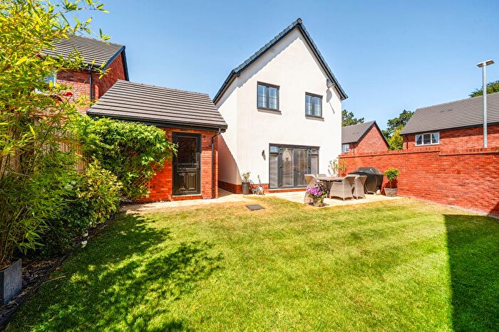 3 Bedroom Detached House For Sale In Anvil Street, Blunsdon, Swindon, SN26