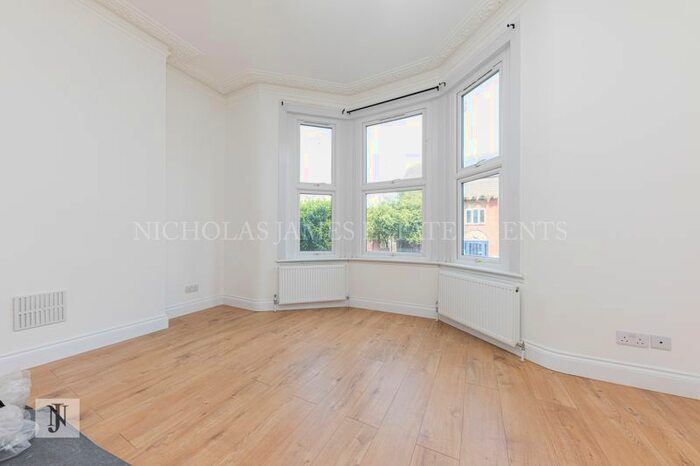 2 Bedroom Flat To Rent In Hornsey Lane Gardens, Highgate, London, N6