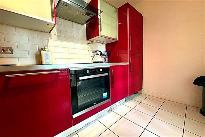 2 Bedroom Flat For Sale In Gilies Court, Donovan Place, Grange Park, London, N21