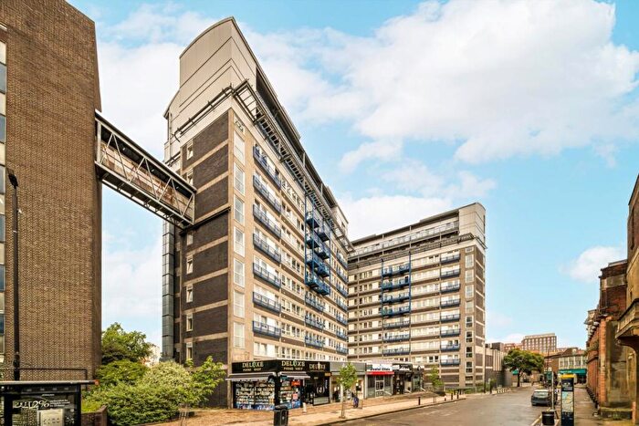 3 Bedroom Flat To Rent In The Vista Building, Charlton, SE18