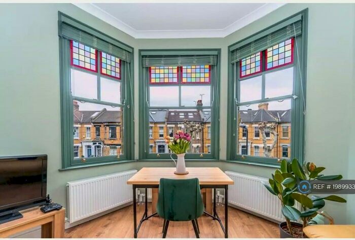 2 Bedroom Flat To Rent In Clapton, London, E5