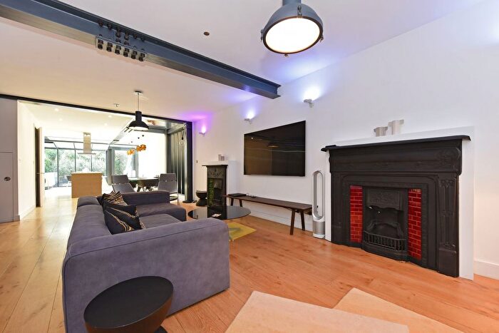 4 Bedroom Terraced House To Rent In Oxford Gardens, London, W10