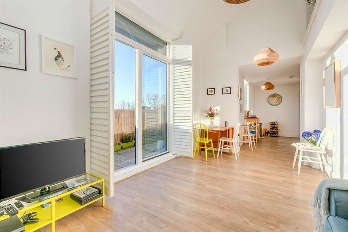 1 Bedroom Flat To Rent In Milles Square, London, SW9