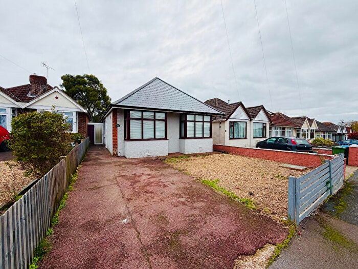 2 Bedroom Detached Bungalow To Rent In Maldon Road, Southampton, Hampshire, SO19