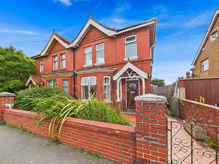 3 Bedroom Semi-Detached House To Rent In Sompting Road, Lancing, BN15