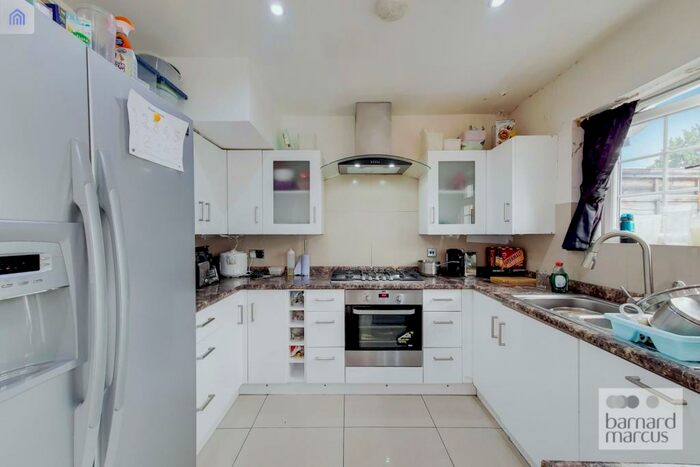 3 Bedroom House To Rent In Sherwood Park Road, Mitcham, CR4