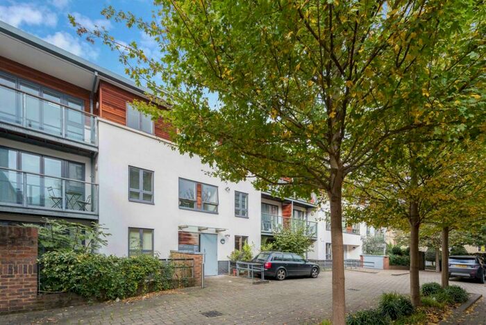 2 Bedroom Flat To Rent In Stannary Street, SE11