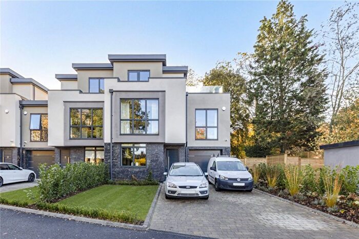 6 Bedroom Semi-Detached House To Rent In Park View, London, SW19