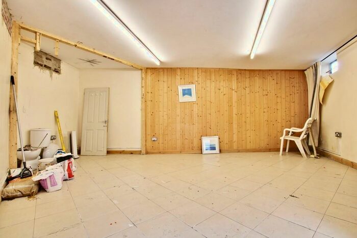 Garage / Parking To Rent In Sydenham Road, London, SE26