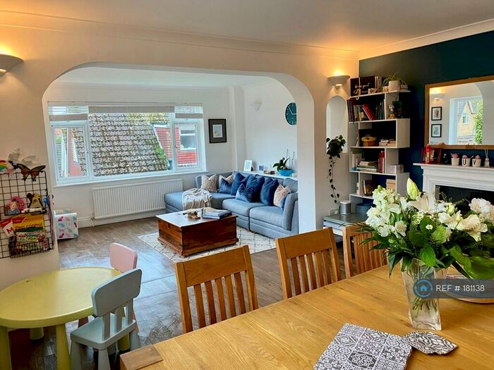 3 Bedroom Detached House To Rent In Squirrel Rise, Marlow, SL7