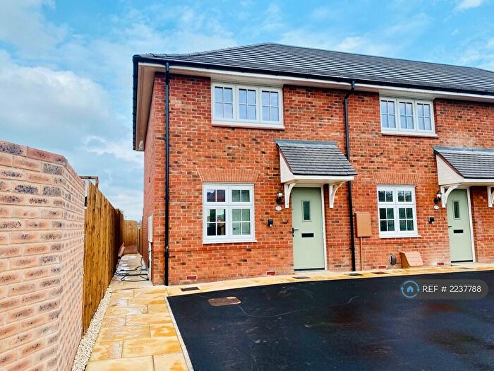 2 Bedroom End Of Terrace House To Rent In Hollybush Close, Warwick, CV34