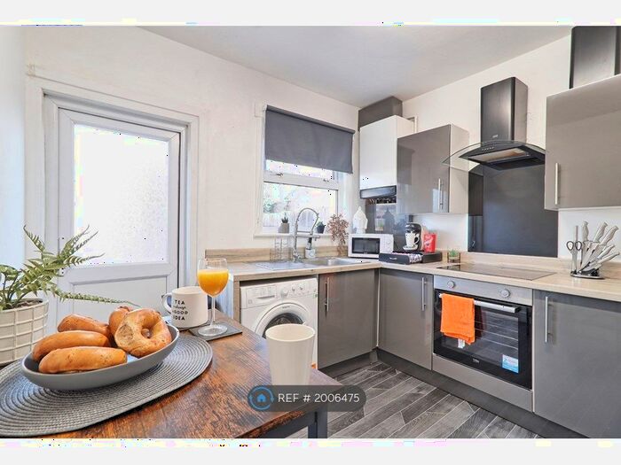 4 Bedroom Semi-Detached House To Rent In North Road, Westcliff-On-Sea, SS0