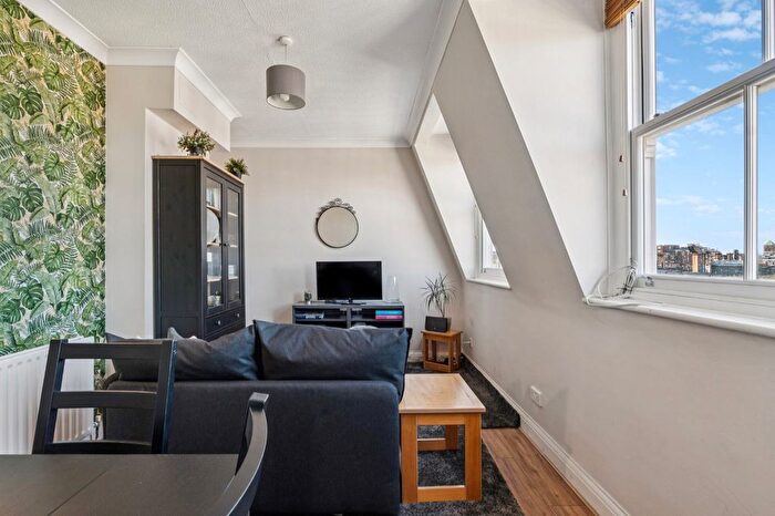 1 Bedroom Flat To Rent In Radford House, Pembridge Gardens, W2