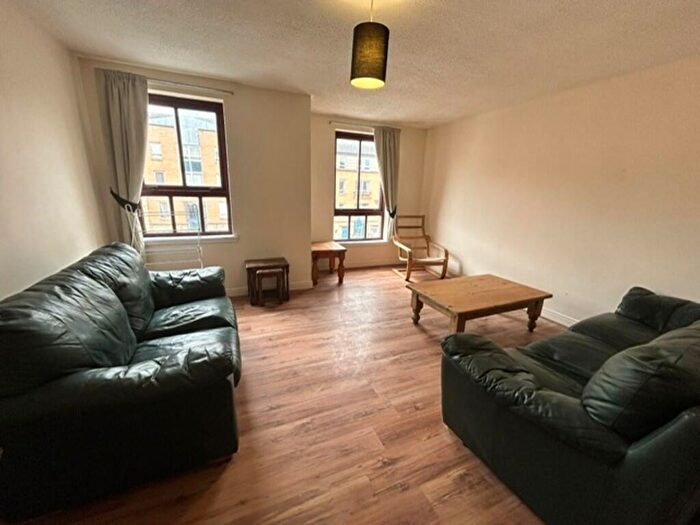 2 Bedroom Apartment To Rent In Errol Gardens, New Gorbals, G5