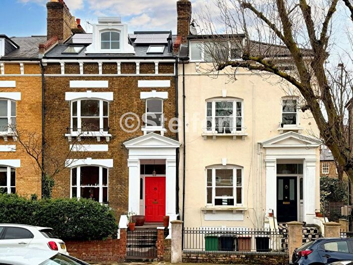 3 Bedroom Flat To Rent In Burghley Road, London, NW5
