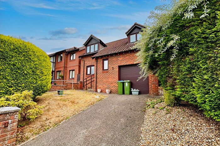 2 Bedroom Detached House For Sale In Redhill Way, Southampton, SO16