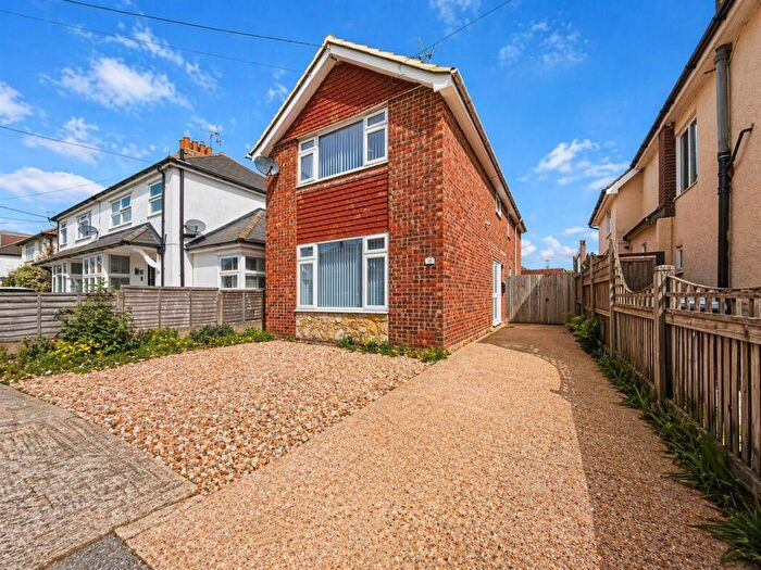 3 Bedroom Detached House For Sale In Hillview Road, Whitstable, CT5
