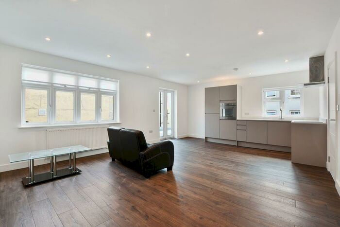 3 Bedroom Flat To Rent In Aldershot Road Willesden, NW6