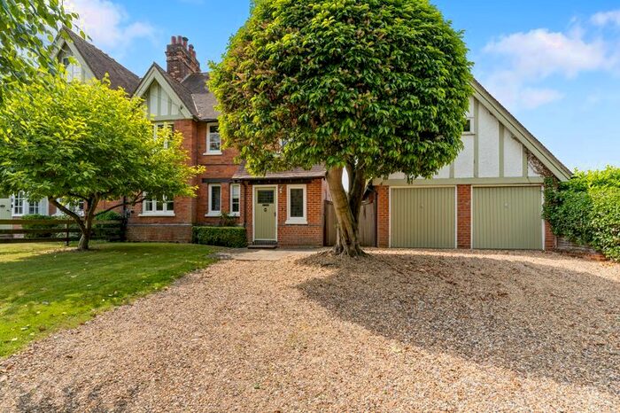 5 Bedroom Country House For Sale In Brickendon Lane, Brickendon, Hertford, SG13