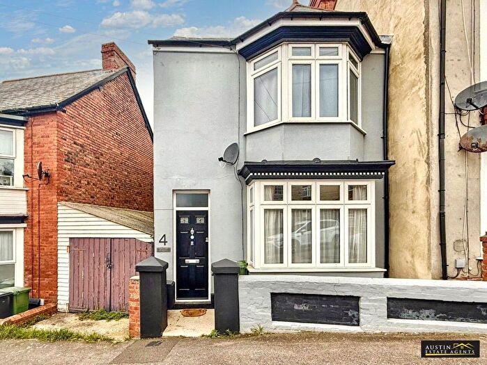 3 Bedroom Property For Sale In Clearmount Road, Rodwell, Weymouth, DT4