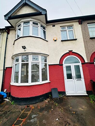 4 Bedroom Detached House To Rent In South Park Road, Ilford, IG1