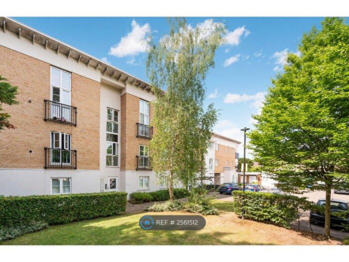 2 Bedroom Flat To Rent In Queens Court, Epsom, KT19