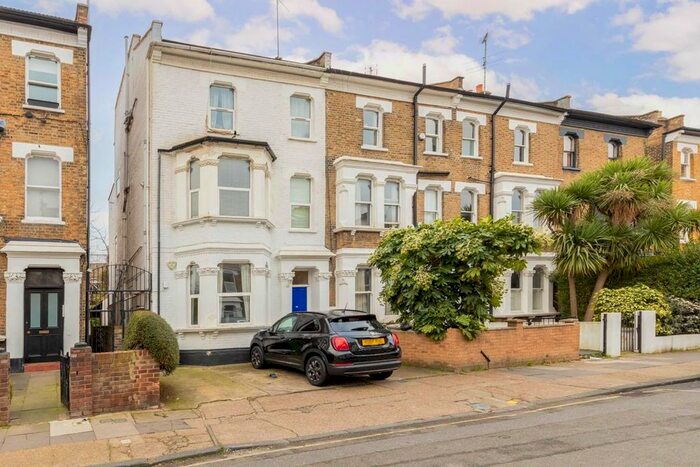 2 Bedroom Flat To Rent In Frithville Gardens, London, W12
