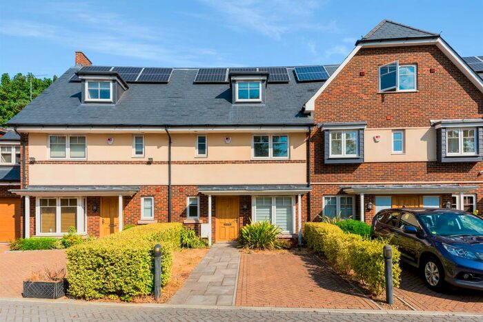 5 Bedroom House To Rent In Cambridge Avenue, New Malden, KT3