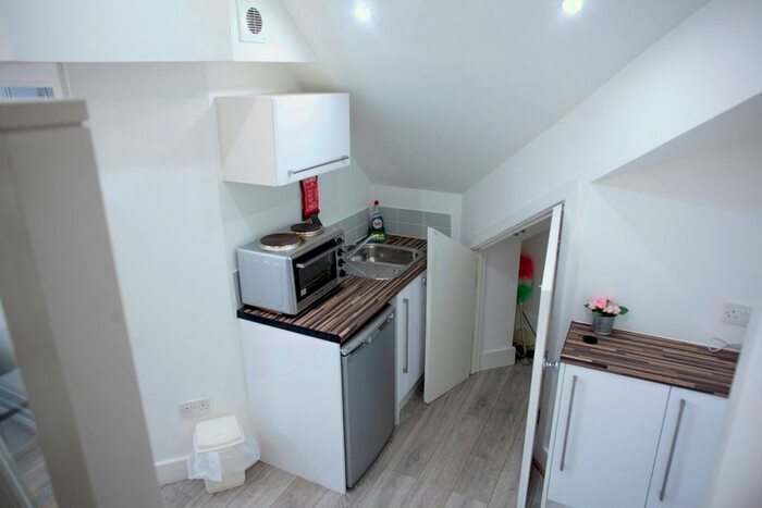 1 Bedroom Flat To Rent In South Street, Reading, RG1