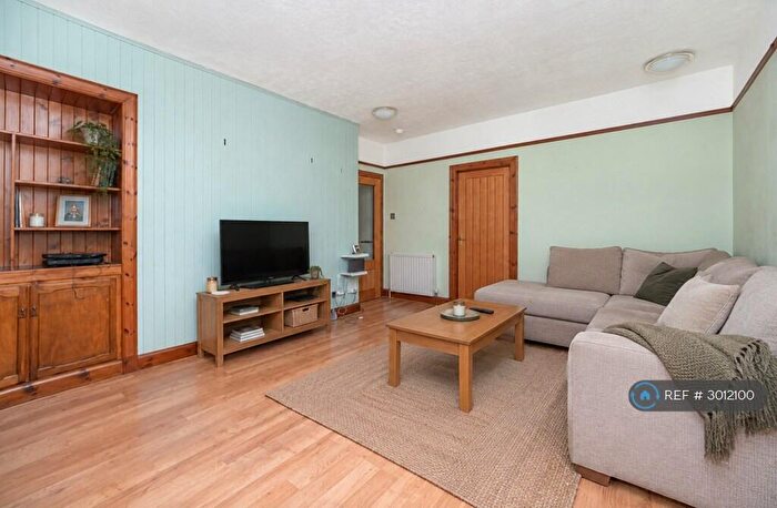 2 Bedroom Flat To Rent In Beatty Crescent, Kirkcaldy, KY1