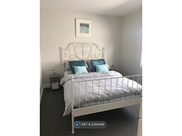 1 Bedroom Flat To Rent In Vicarage Farm Road, Hounslow, TW3