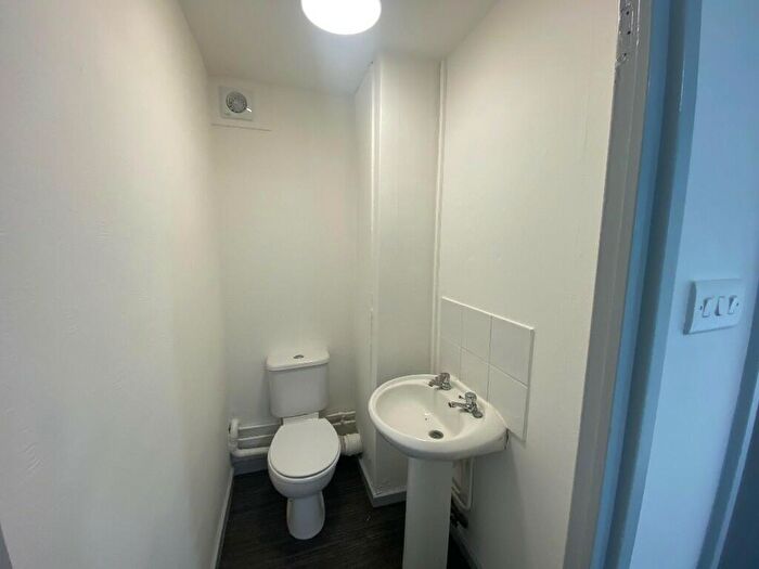 3 Bedroom Flat To Rent In Pytchley House, Browns Green, Birmingham, B20