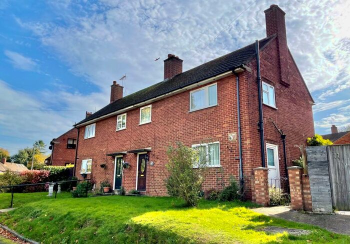 3 Bedroom Semi-Detached House To Rent In Chessbury Road, Chesham, HP5