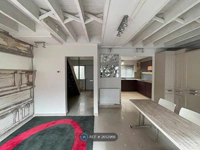 3 Bedroom Maisonette To Rent In St. Marys Square, Gloucester, GL1