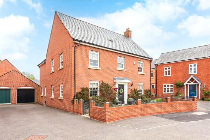 4 Bedroom Detached House For Sale In Bridge View, Shefford, Bedfordshire, SG17
