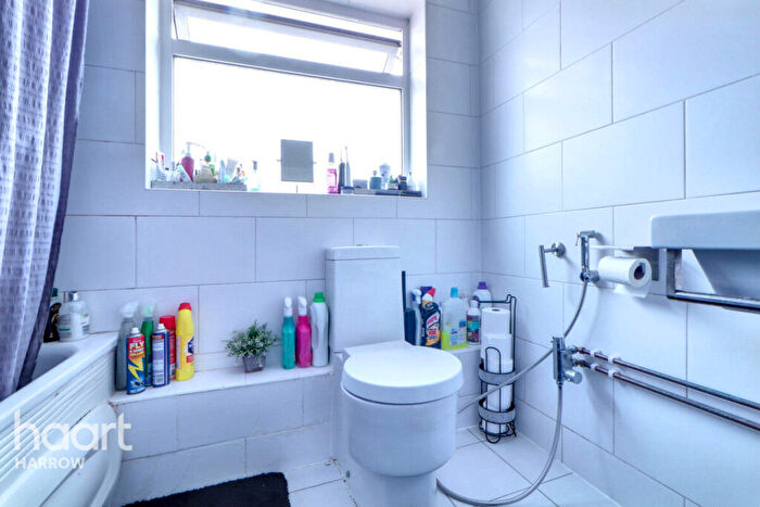 2 Bedroom Flat For Sale In Aran Drive, Stanmore, HA7