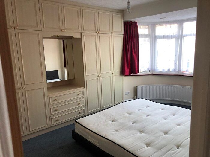 4 Bedroom Detached House To Rent In Hillfield Avenue, London, NW9