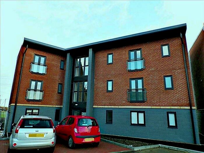 2 Bedroom Flat To Rent In Elmwood Park Court, Gosforth, Newcastle Upon Tyne, Tyne And Wear, NE13