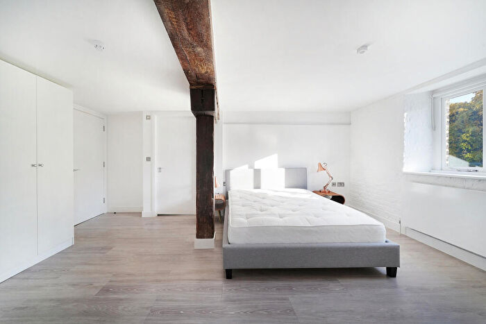 2 Bedroom Flat To Rent In Rotherhithe Street, Surrey Quays, SE16